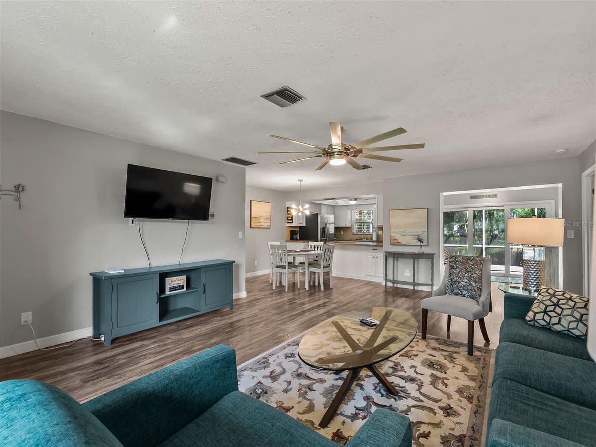 251 PLANTATION ROAD — photo 6 of 54