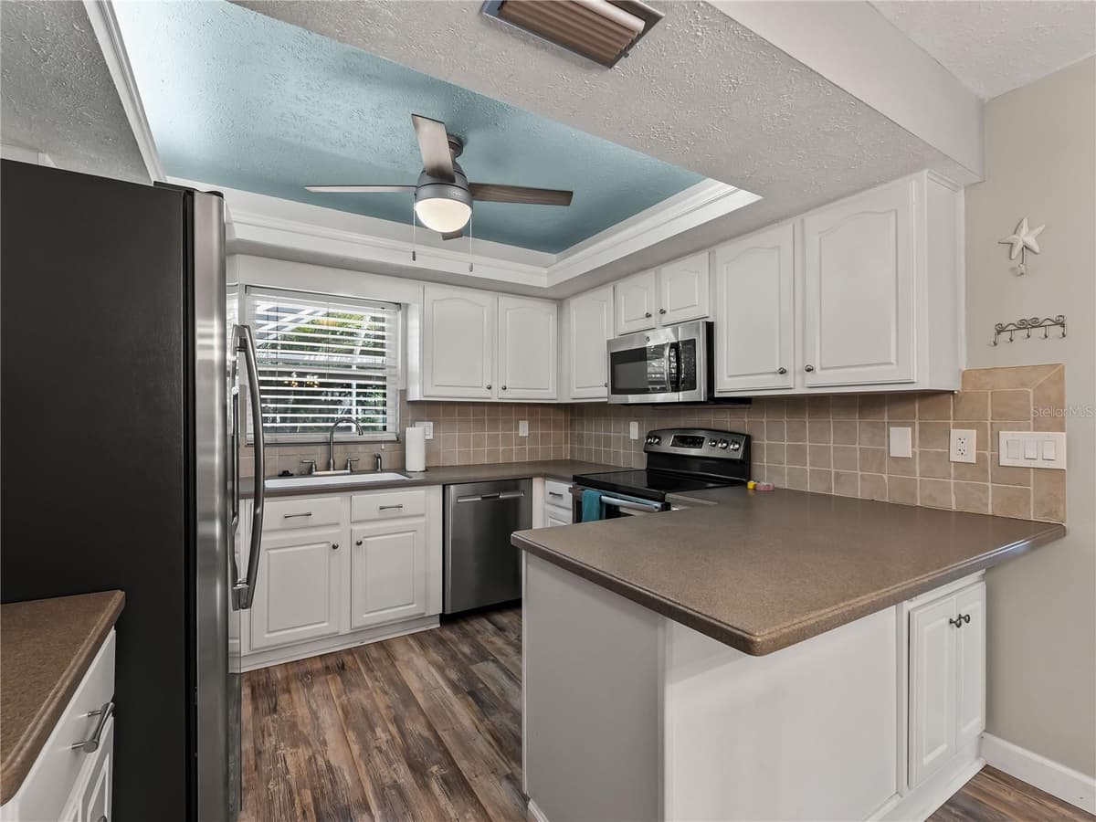 251 PLANTATION ROAD — photo 9 of 54