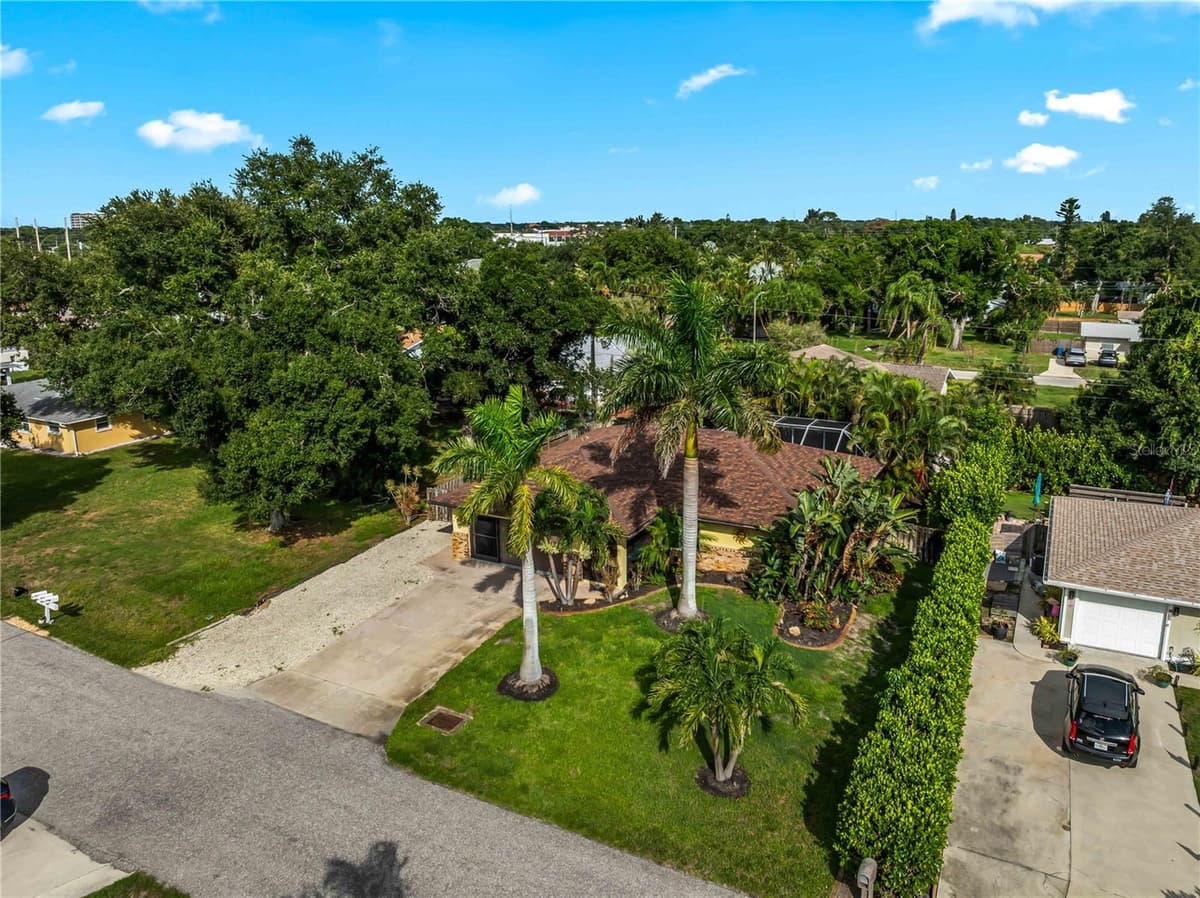 251 PLANTATION ROAD — photo 38 of 54