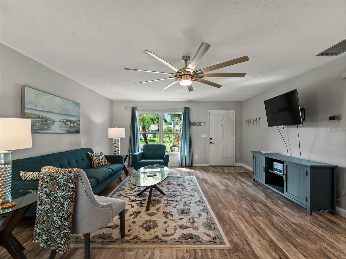 251 PLANTATION ROAD — photo 15 of 54