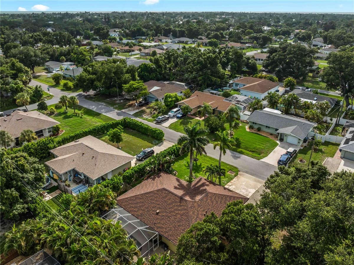 251 PLANTATION ROAD — photo 31 of 54