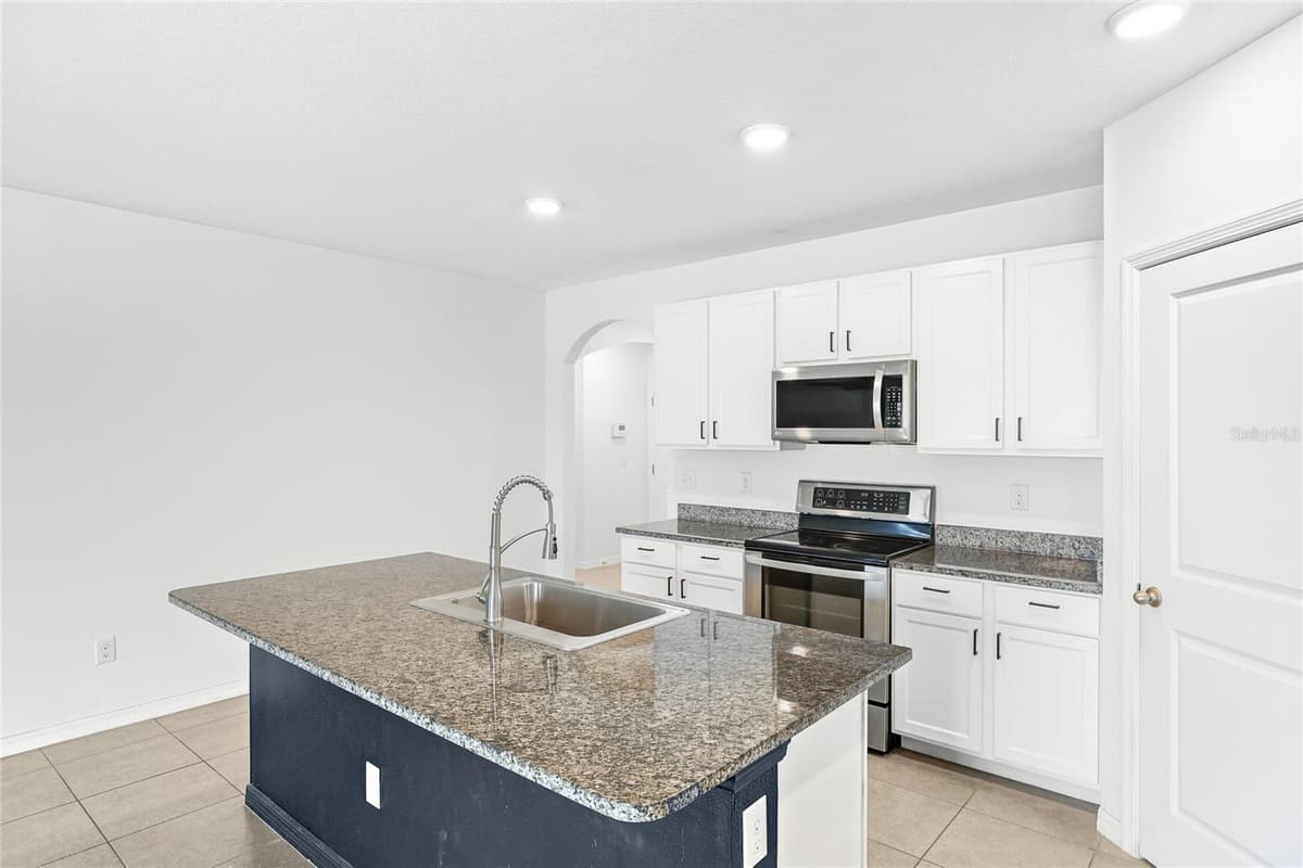 3909 PARK WILLOW AVENUE — photo 7 of 30