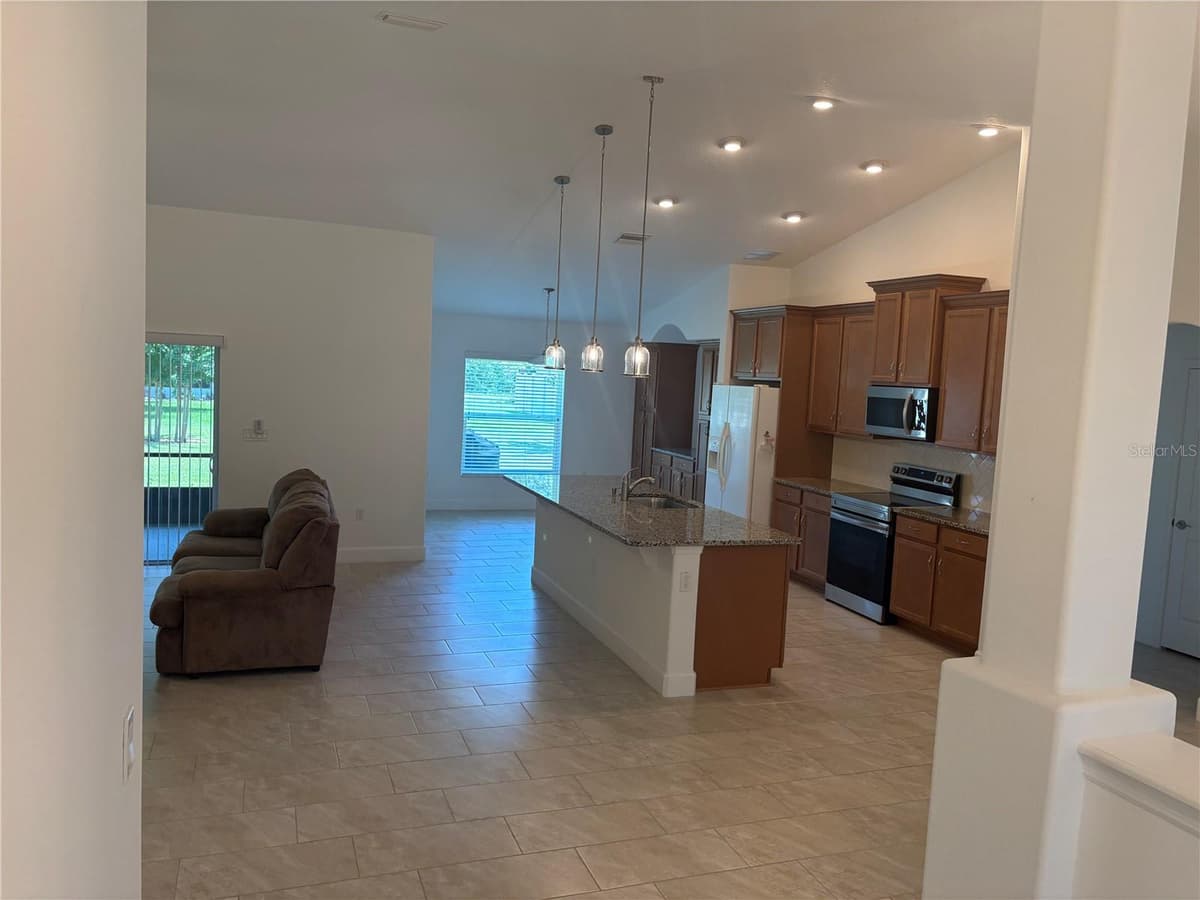 53 ERIC DRIVE — photo 3 of 9
