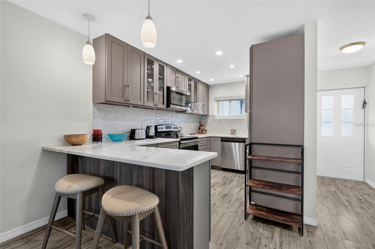 2155 WOOD STREET — photo 5 of 55
