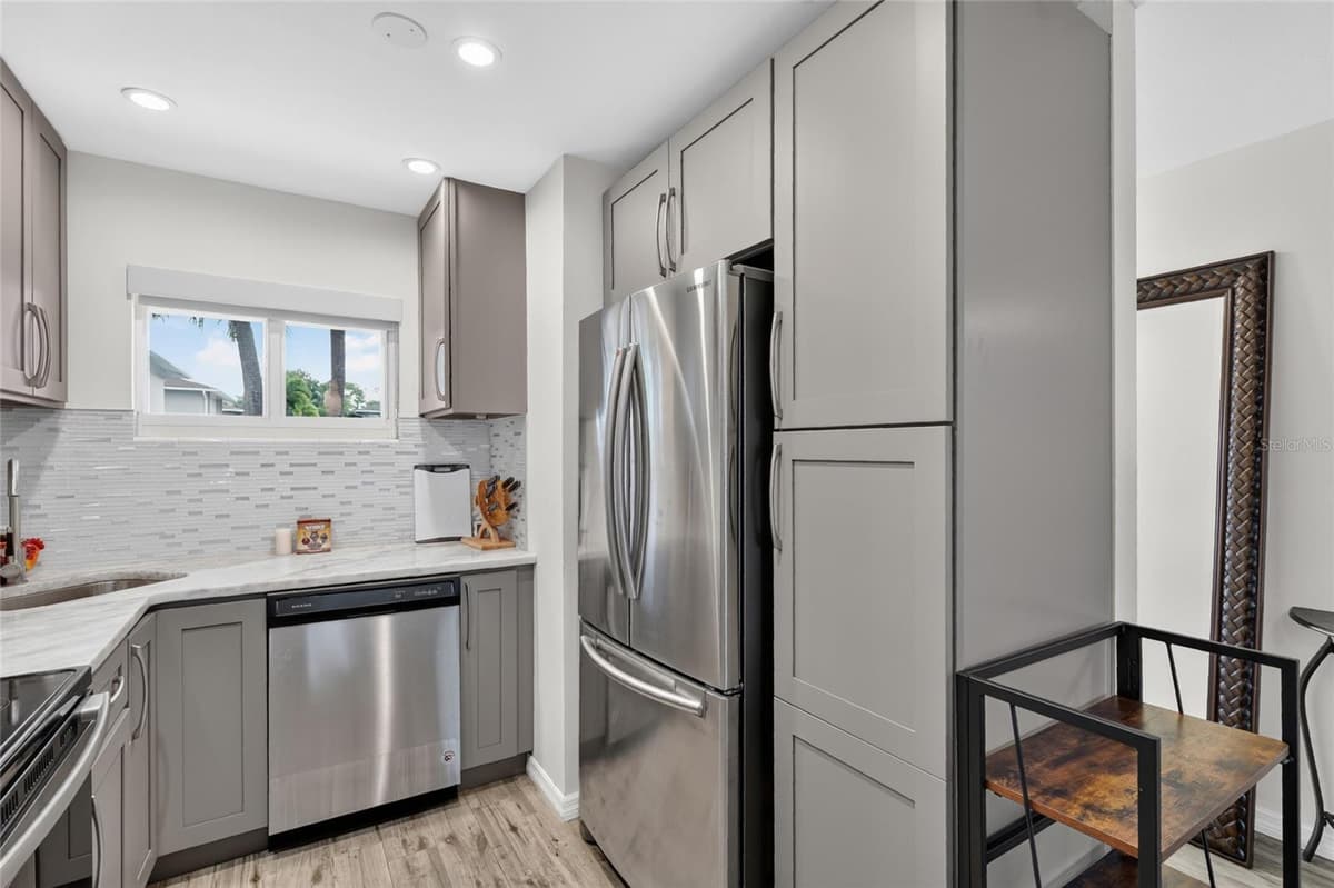 2155 WOOD STREET — photo 8 of 55