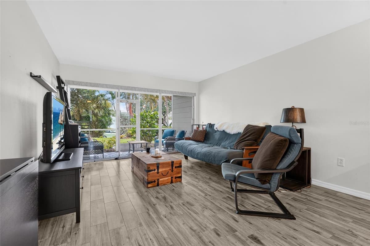 2155 WOOD STREET — photo 10 of 55