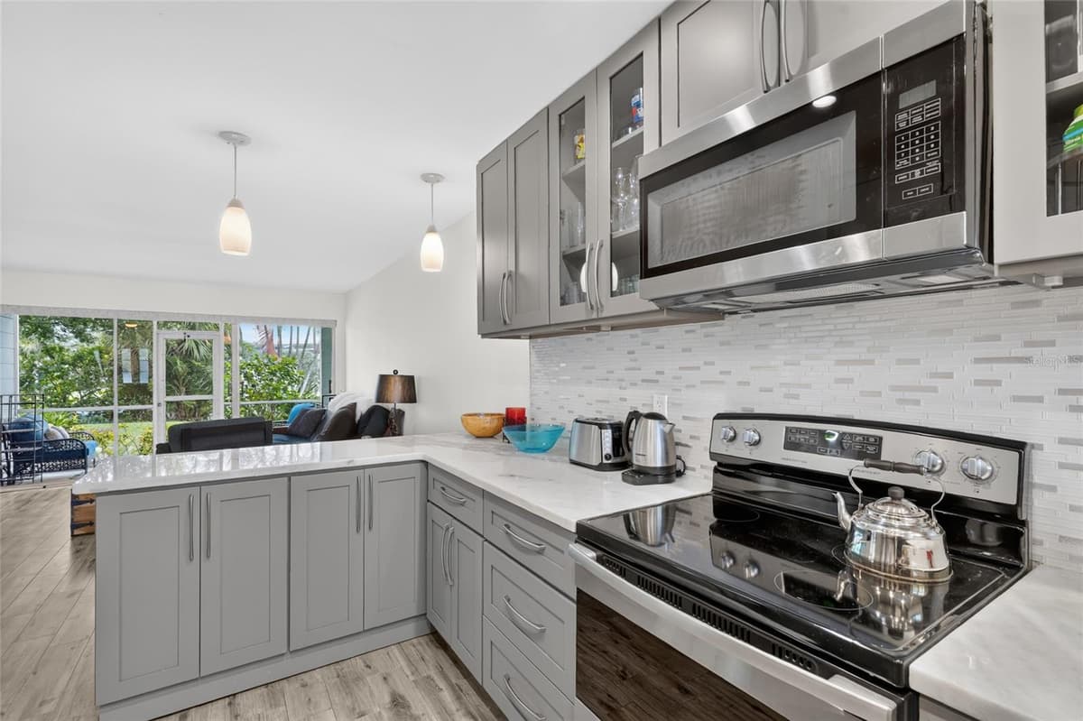 2155 WOOD STREET — photo 7 of 55