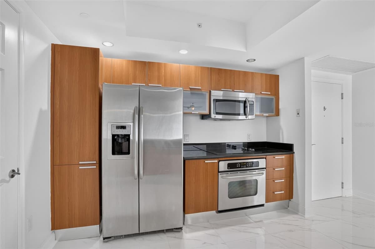 231 RIVERSIDE DRIVE — photo 14 of 34