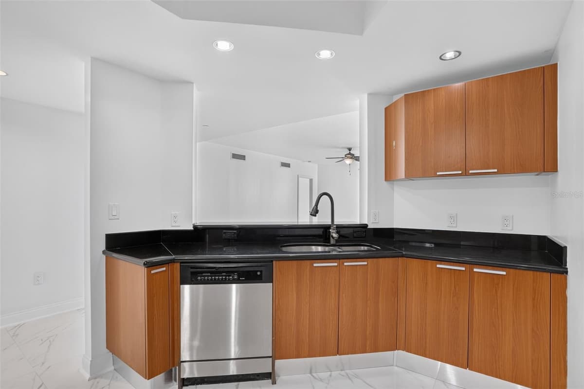 231 RIVERSIDE DRIVE — photo 13 of 34