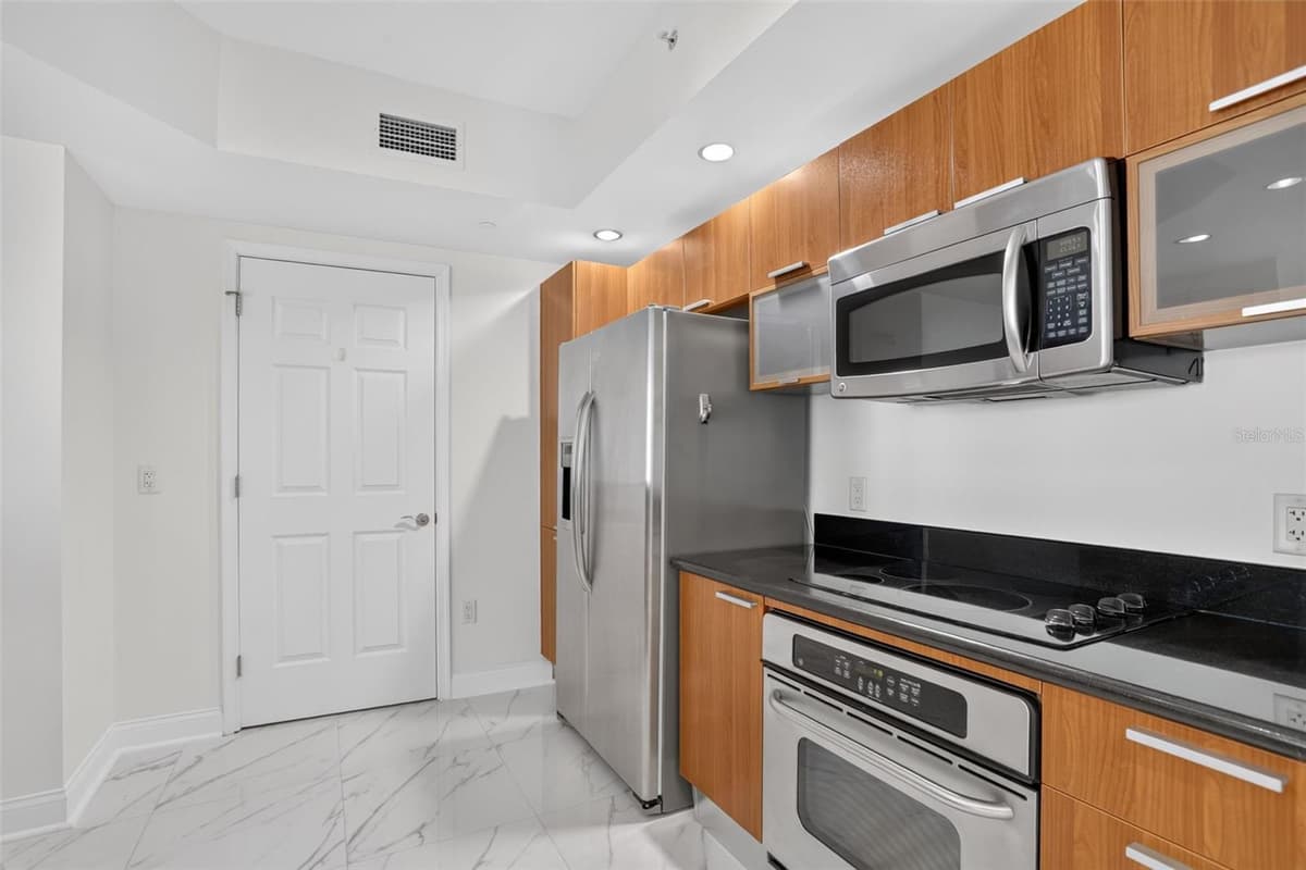 231 RIVERSIDE DRIVE — photo 12 of 34