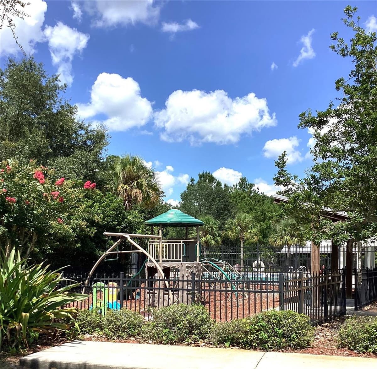 149 BELLFLOWER DRIVE — photo 9 of 19