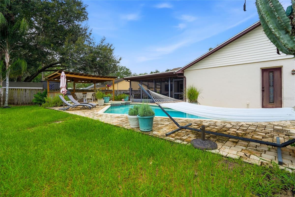 1150 WINDSOR WAY — photo 34 of 44