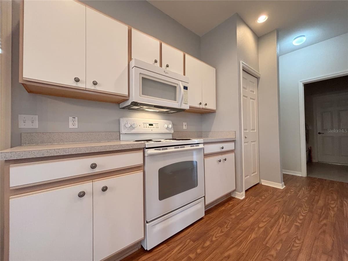 4493 TURNBERRY LANE — photo 10 of 55