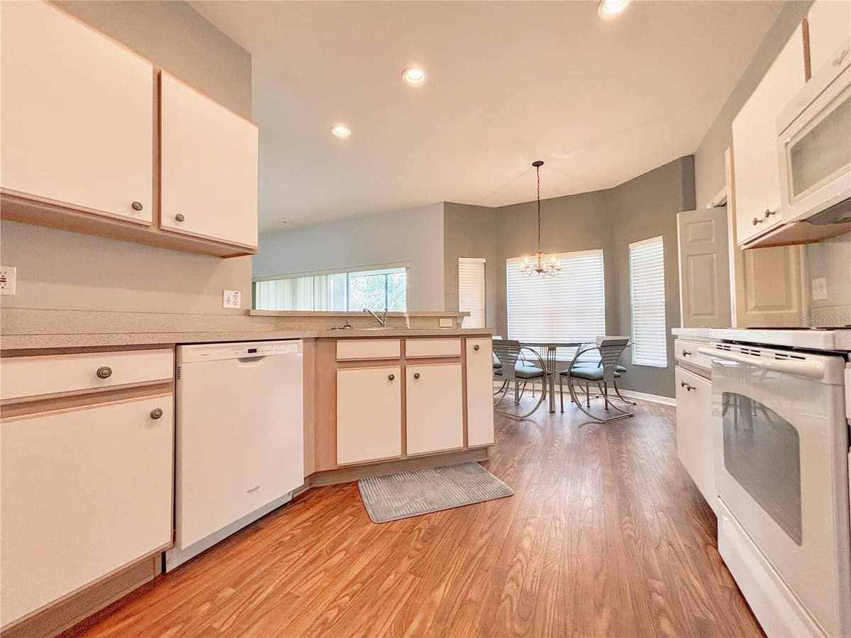 4493 TURNBERRY LANE — photo 8 of 55