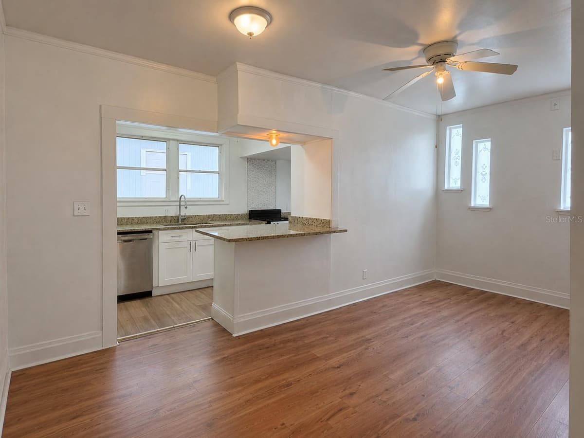 8211 10TH STREET — photo 4 of 25