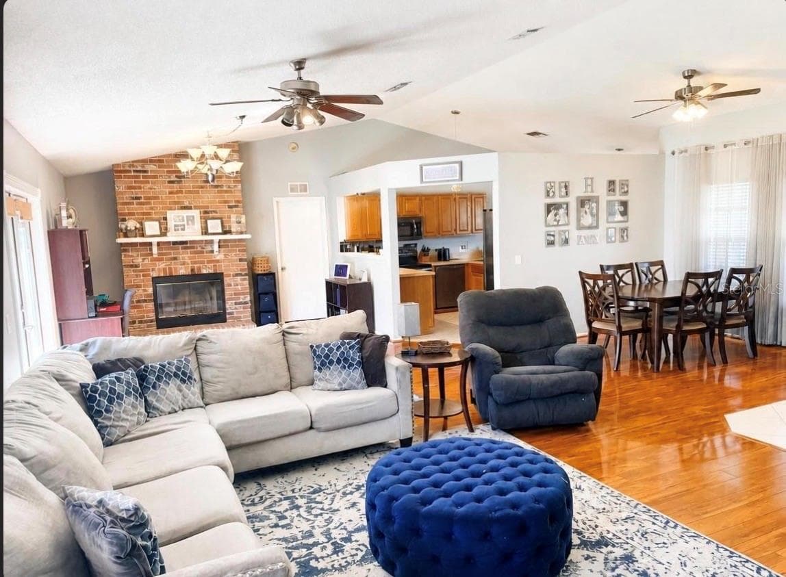 561 ASTORIA DRIVE — photo 4 of 37