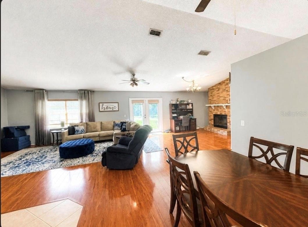 561 ASTORIA DRIVE — photo 6 of 37