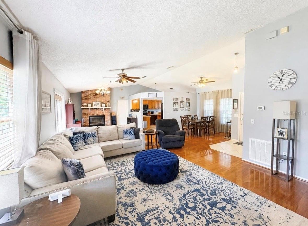 561 ASTORIA DRIVE — photo 3 of 37