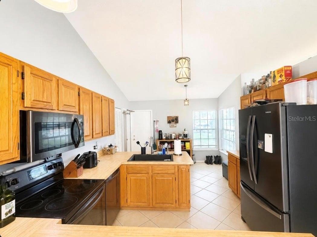 561 ASTORIA DRIVE — photo 9 of 37
