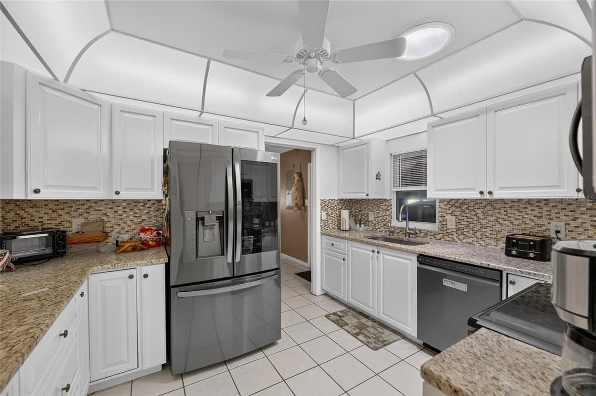 907 BLUEWATER DRIVE — photo 16 of 36