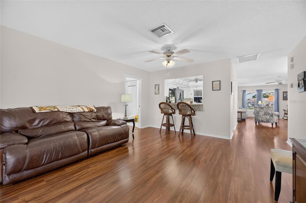 907 BLUEWATER DRIVE — photo 18 of 36