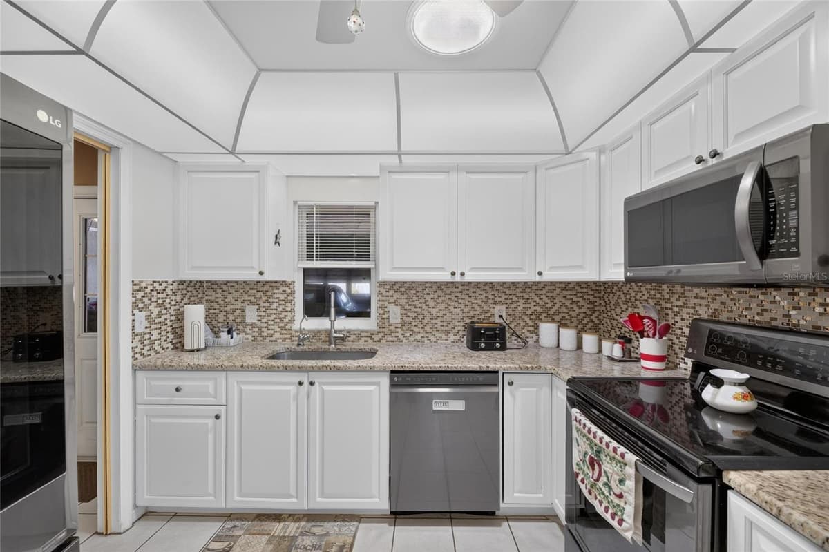 907 BLUEWATER DRIVE — photo 15 of 36