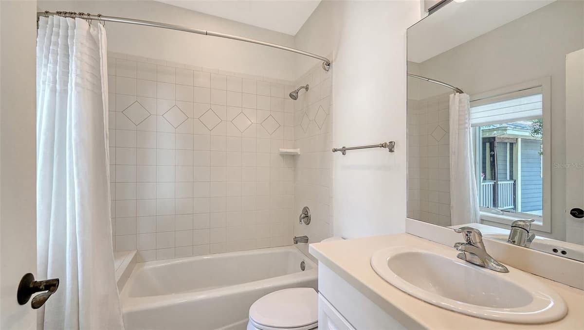 1685 LAUREL STREET — photo 26 of 46