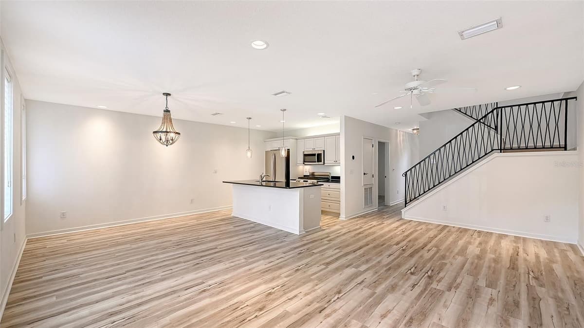 1685 LAUREL STREET — photo 10 of 46
