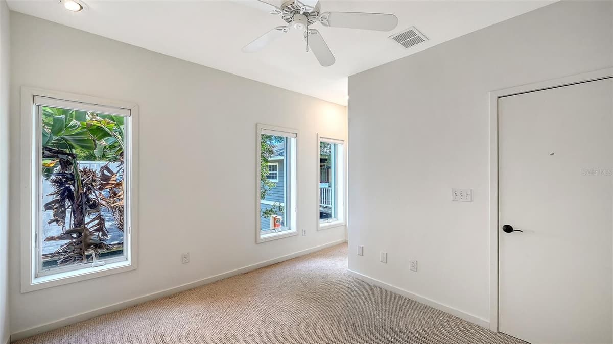 1685 LAUREL STREET — photo 24 of 46