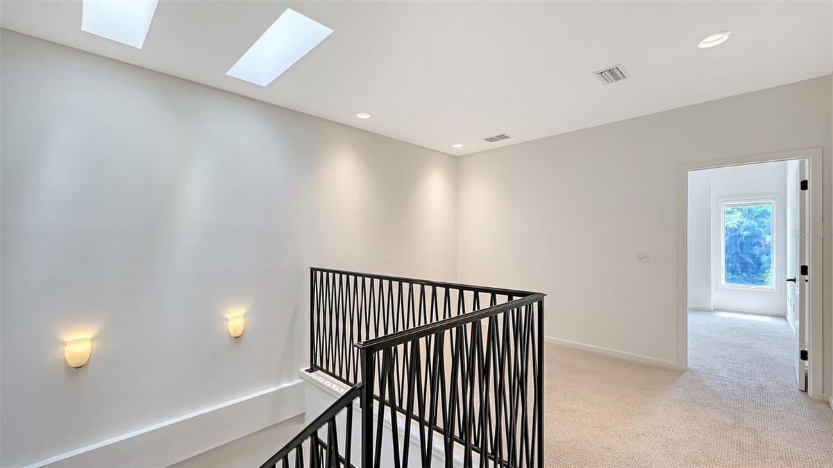 1685 LAUREL STREET — photo 16 of 46