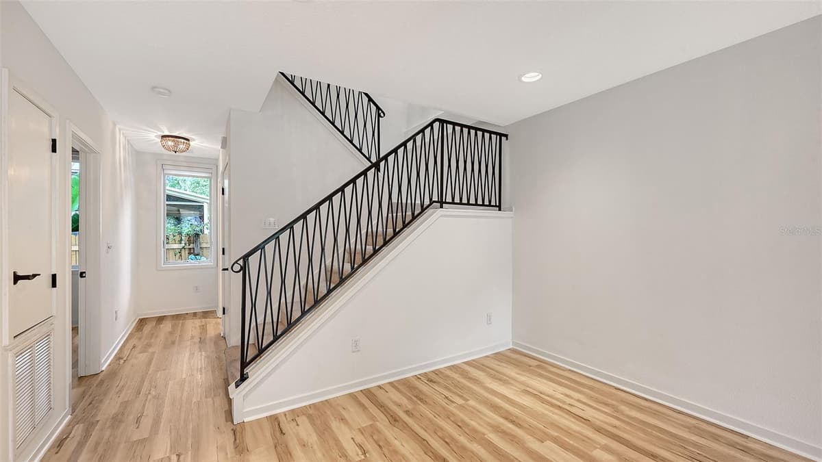 1685 LAUREL STREET — photo 13 of 46