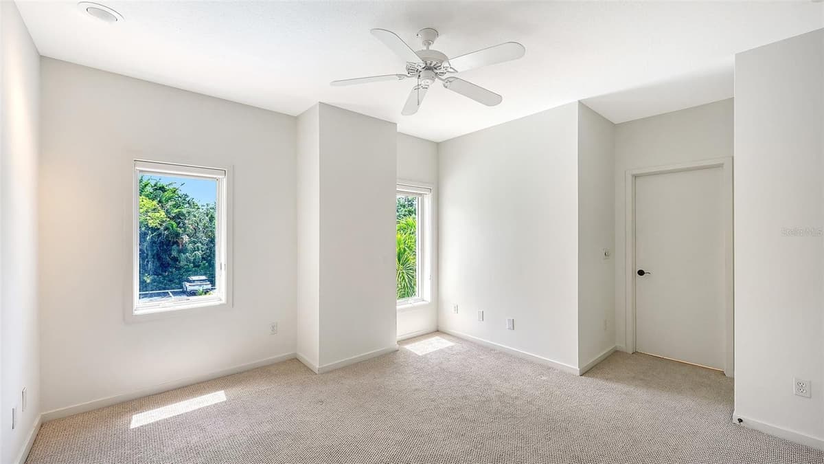 1685 LAUREL STREET — photo 19 of 46
