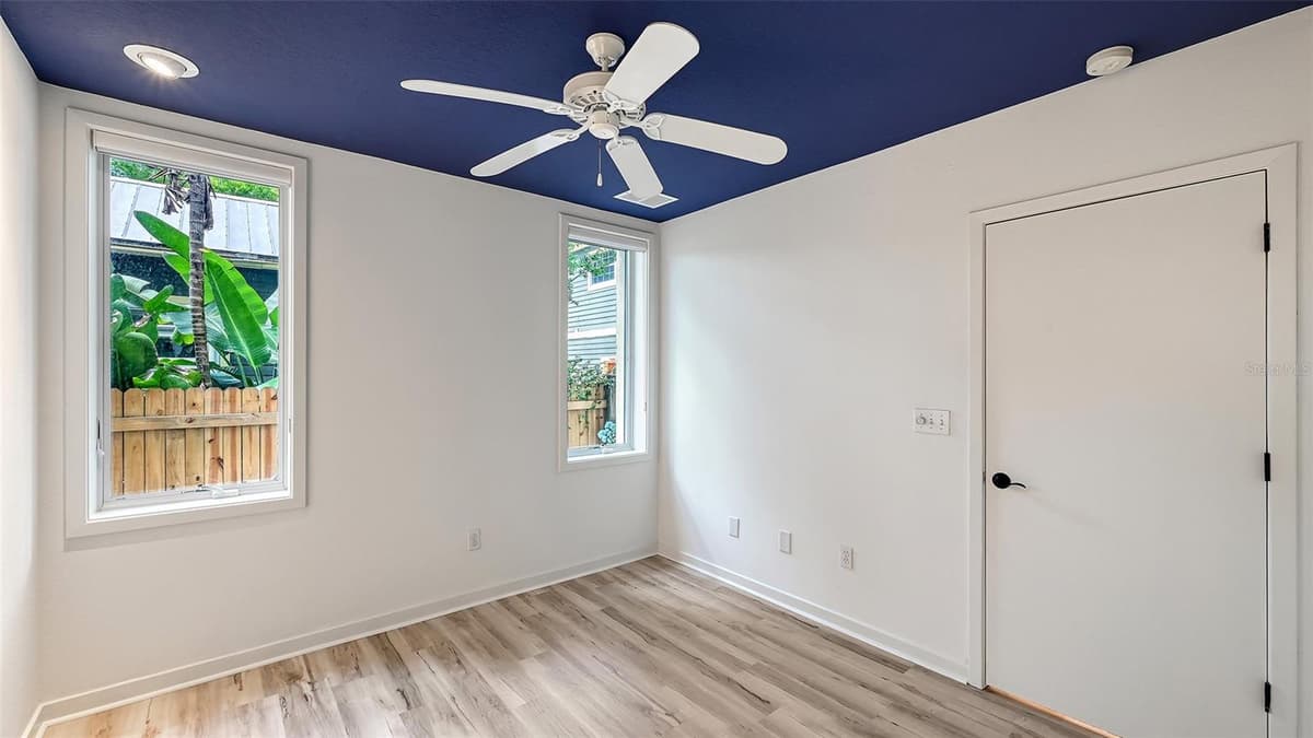 1685 LAUREL STREET — photo 14 of 46