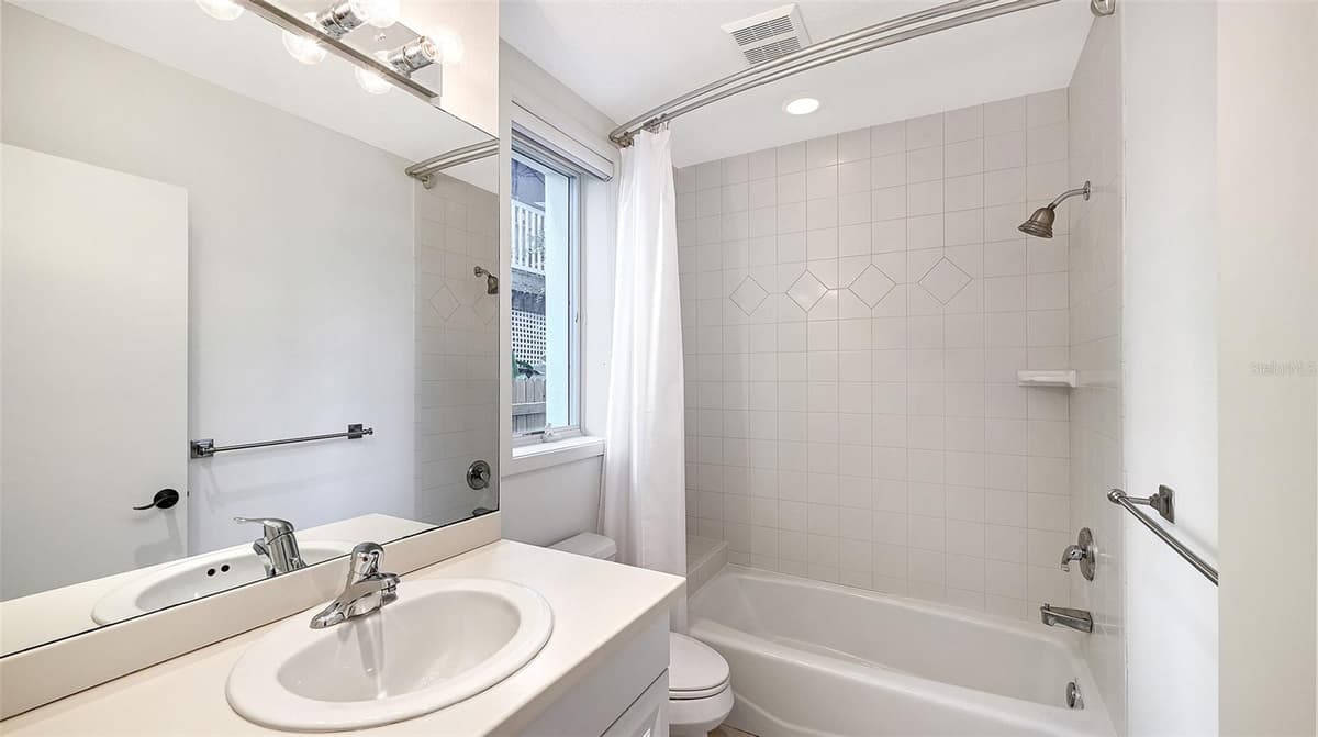 1685 LAUREL STREET — photo 15 of 46