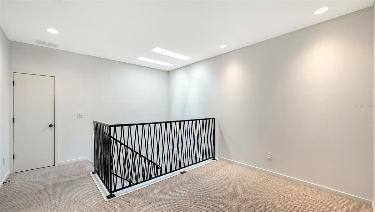 1685 LAUREL STREET — photo 17 of 46