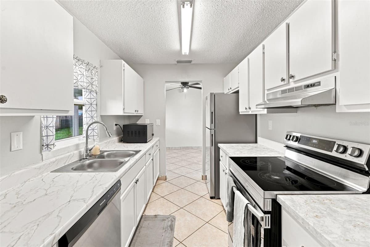 18186 IRIS ROAD — photo 16 of 33