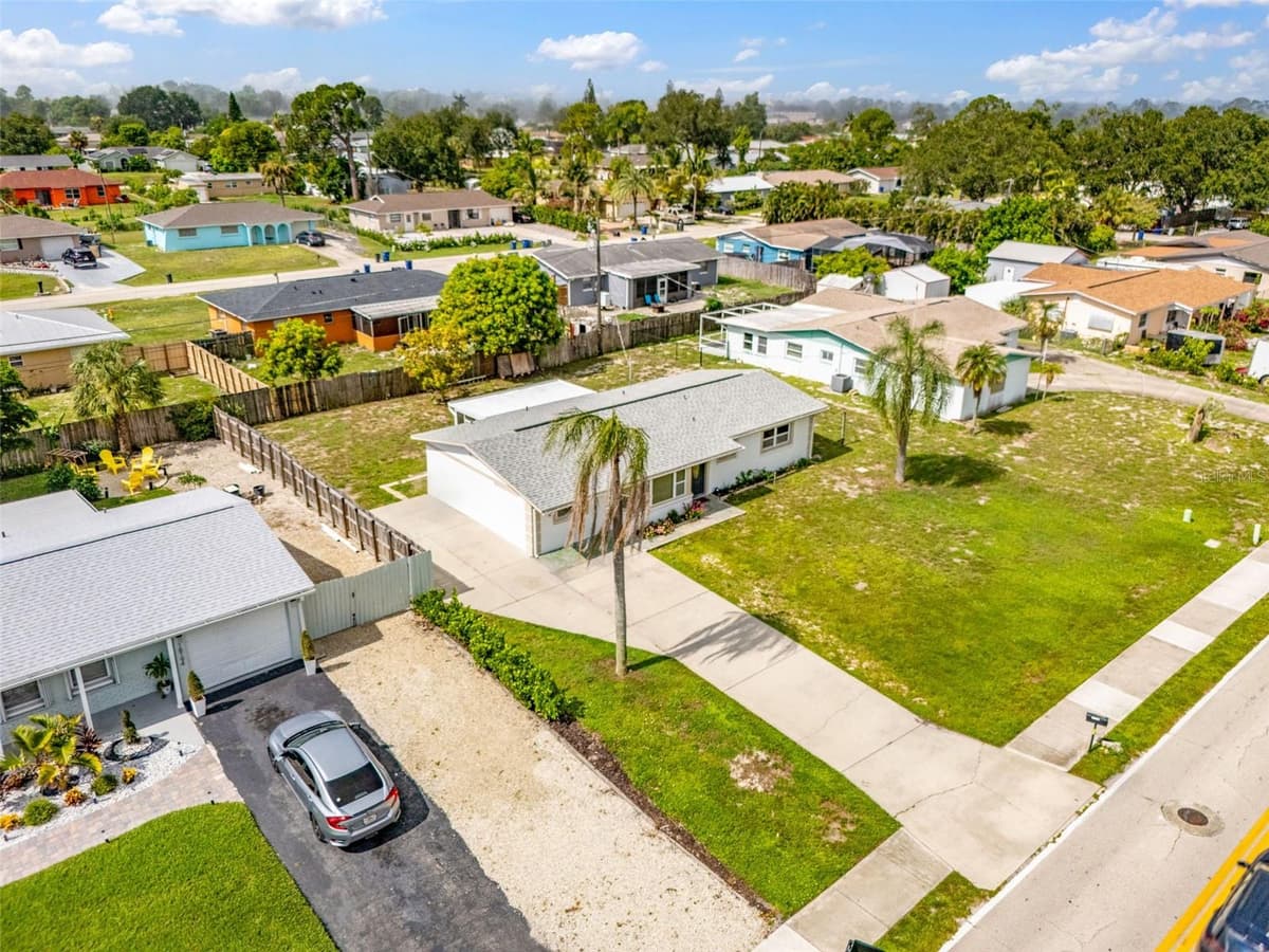 18186 IRIS ROAD — photo 29 of 33