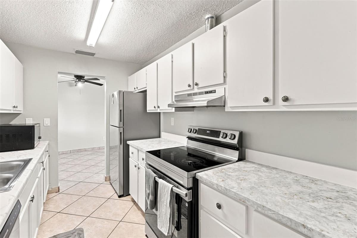 18186 IRIS ROAD — photo 15 of 33