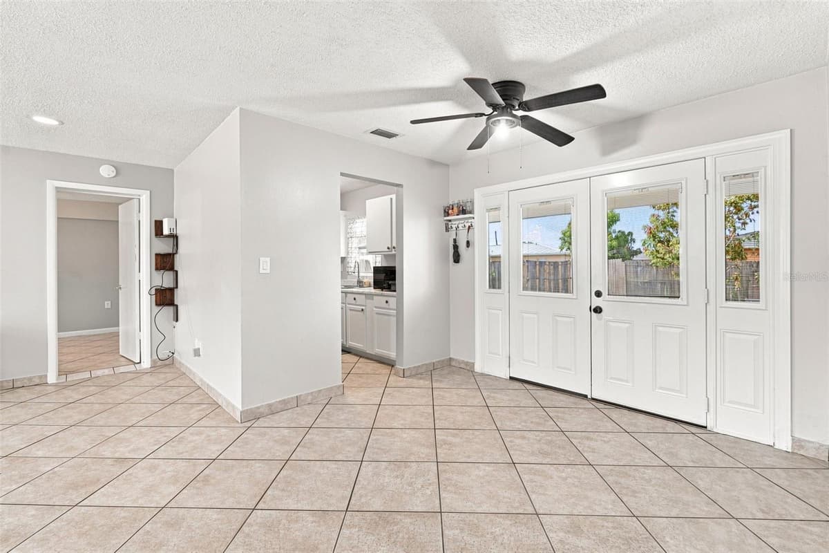 18186 IRIS ROAD — photo 11 of 33