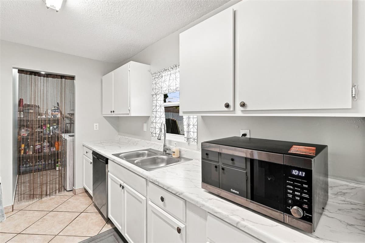 18186 IRIS ROAD — photo 14 of 33