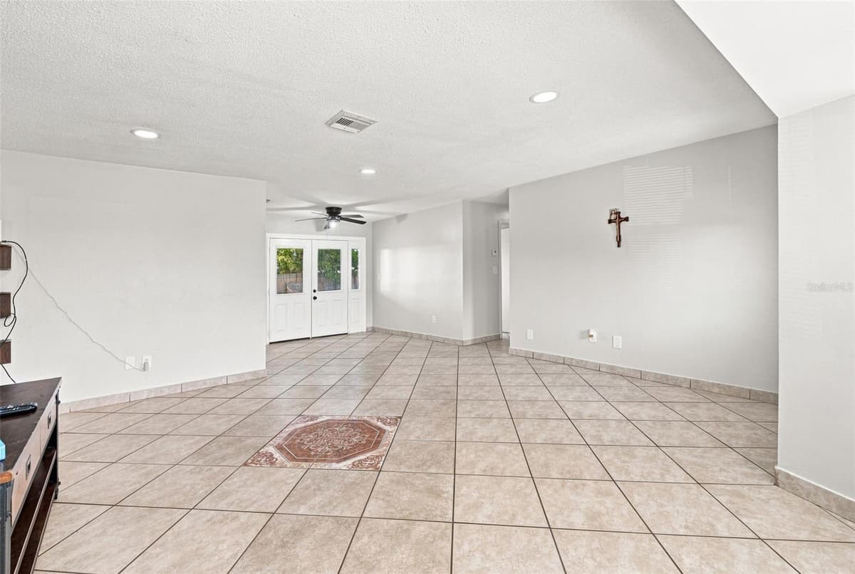 18186 IRIS ROAD — photo 9 of 33