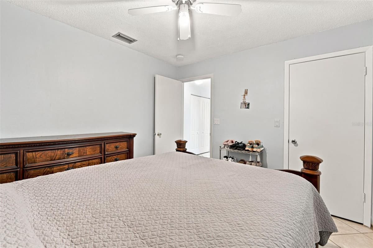 18186 IRIS ROAD — photo 24 of 33