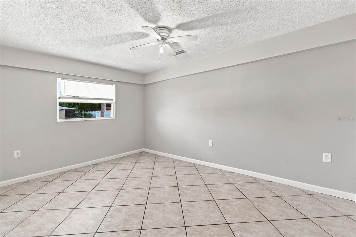 18186 IRIS ROAD — photo 19 of 33