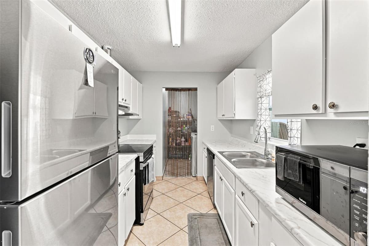 18186 IRIS ROAD — photo 13 of 33