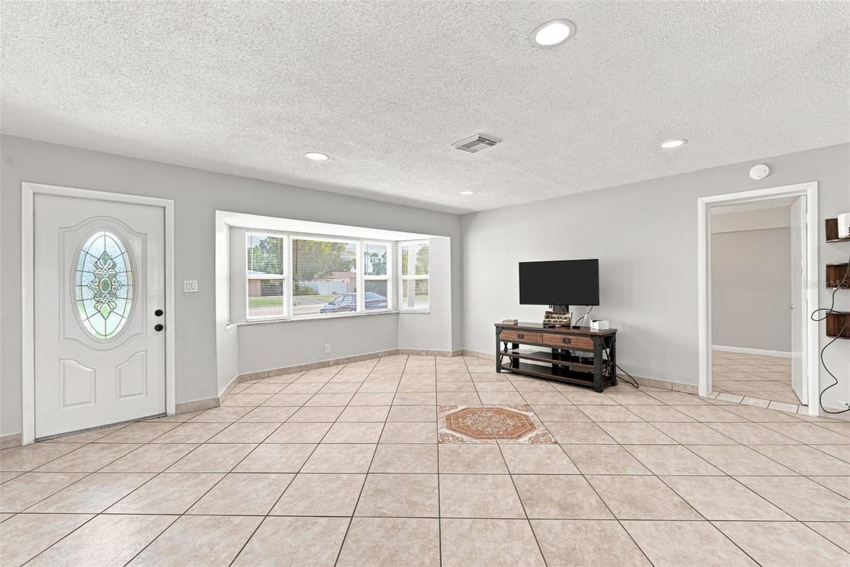 18186 IRIS ROAD — photo 8 of 33