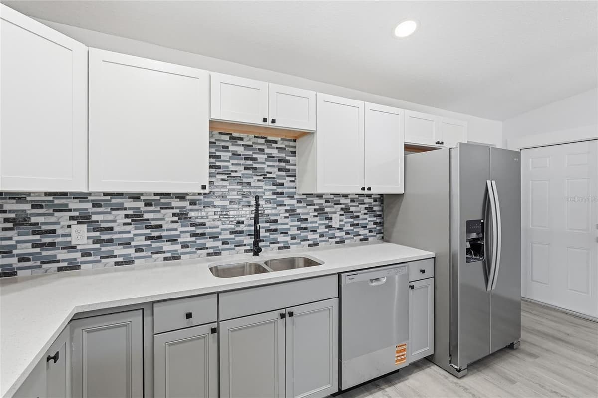 34071 MADISON AVENUE — photo 18 of 42