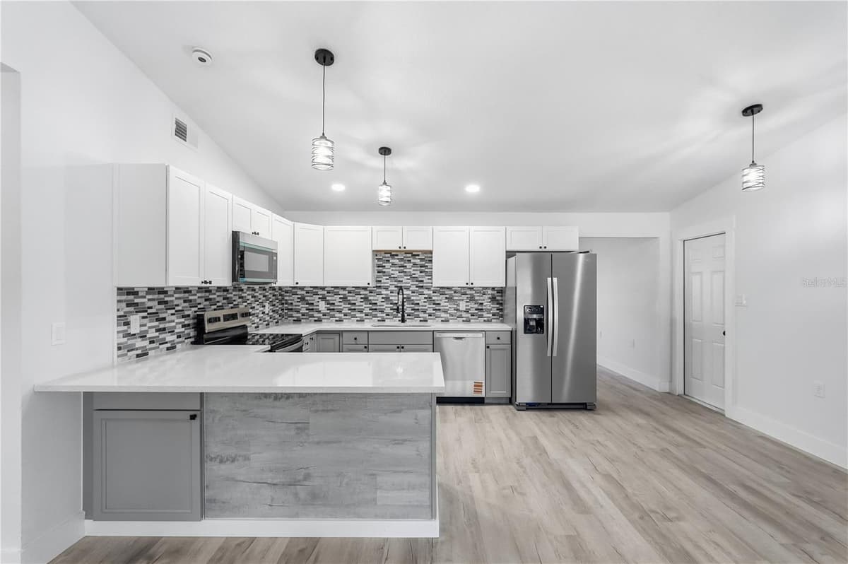 34071 MADISON AVENUE — photo 15 of 42