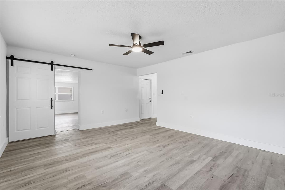 34071 MADISON AVENUE — photo 24 of 42