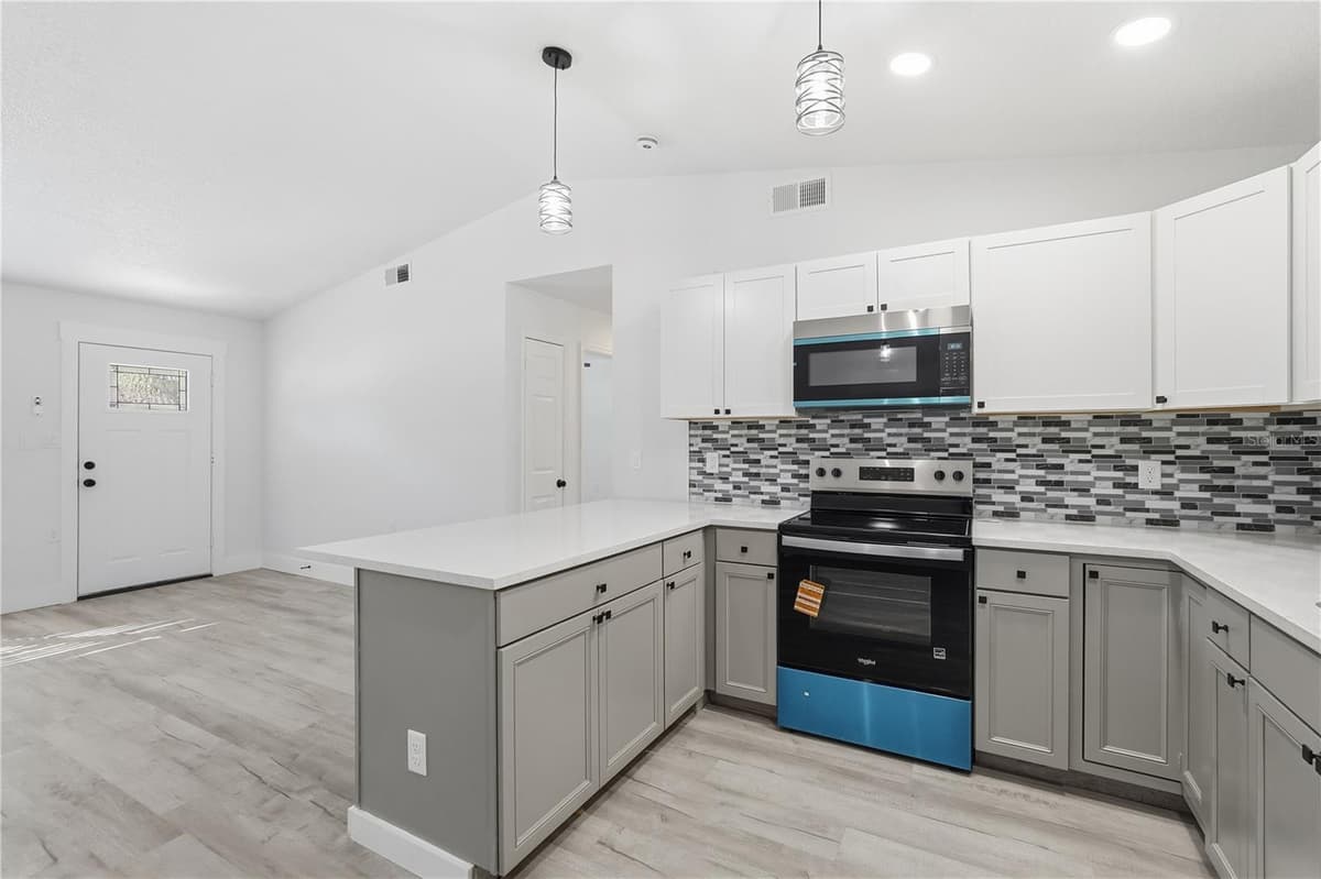 34071 MADISON AVENUE — photo 17 of 42