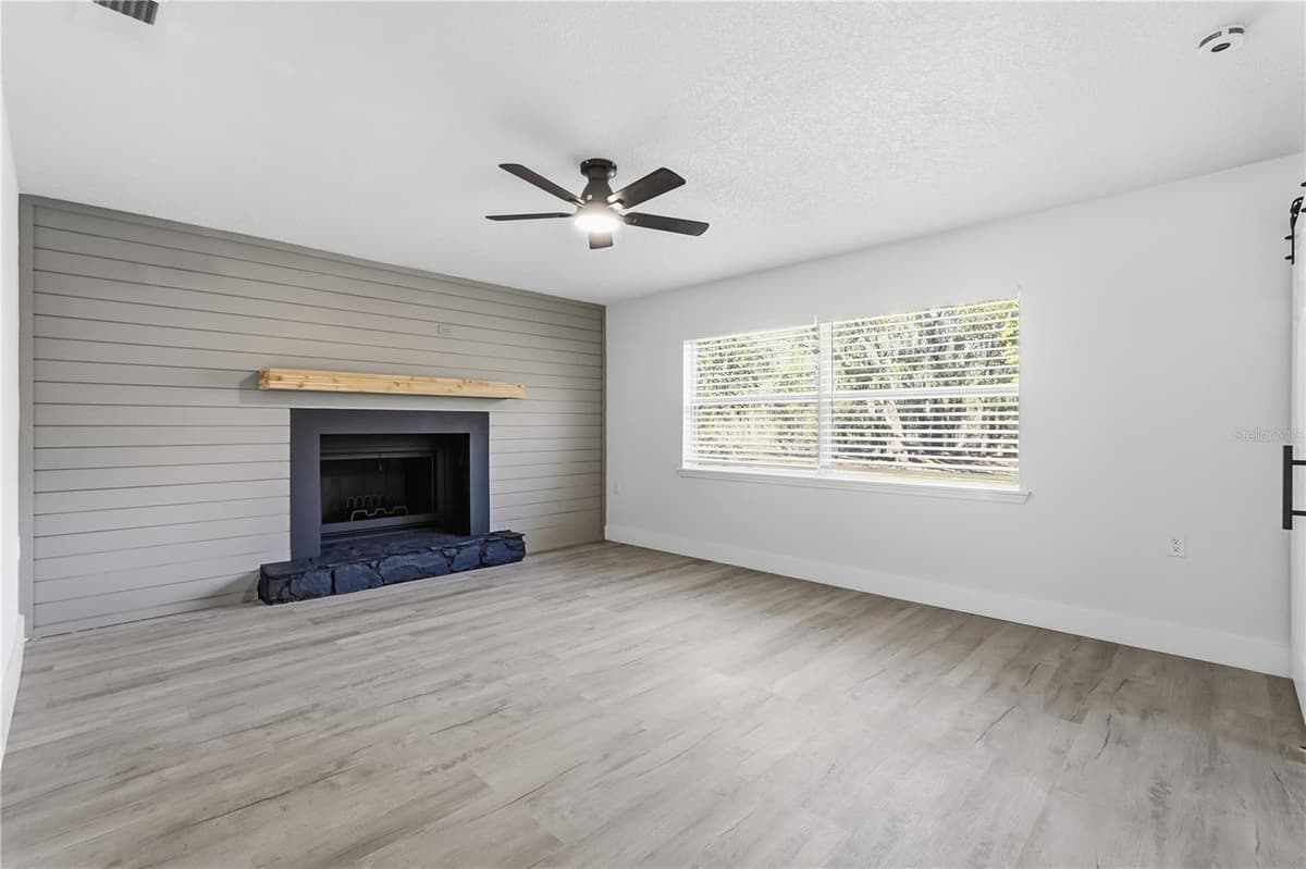 34071 MADISON AVENUE — photo 23 of 42